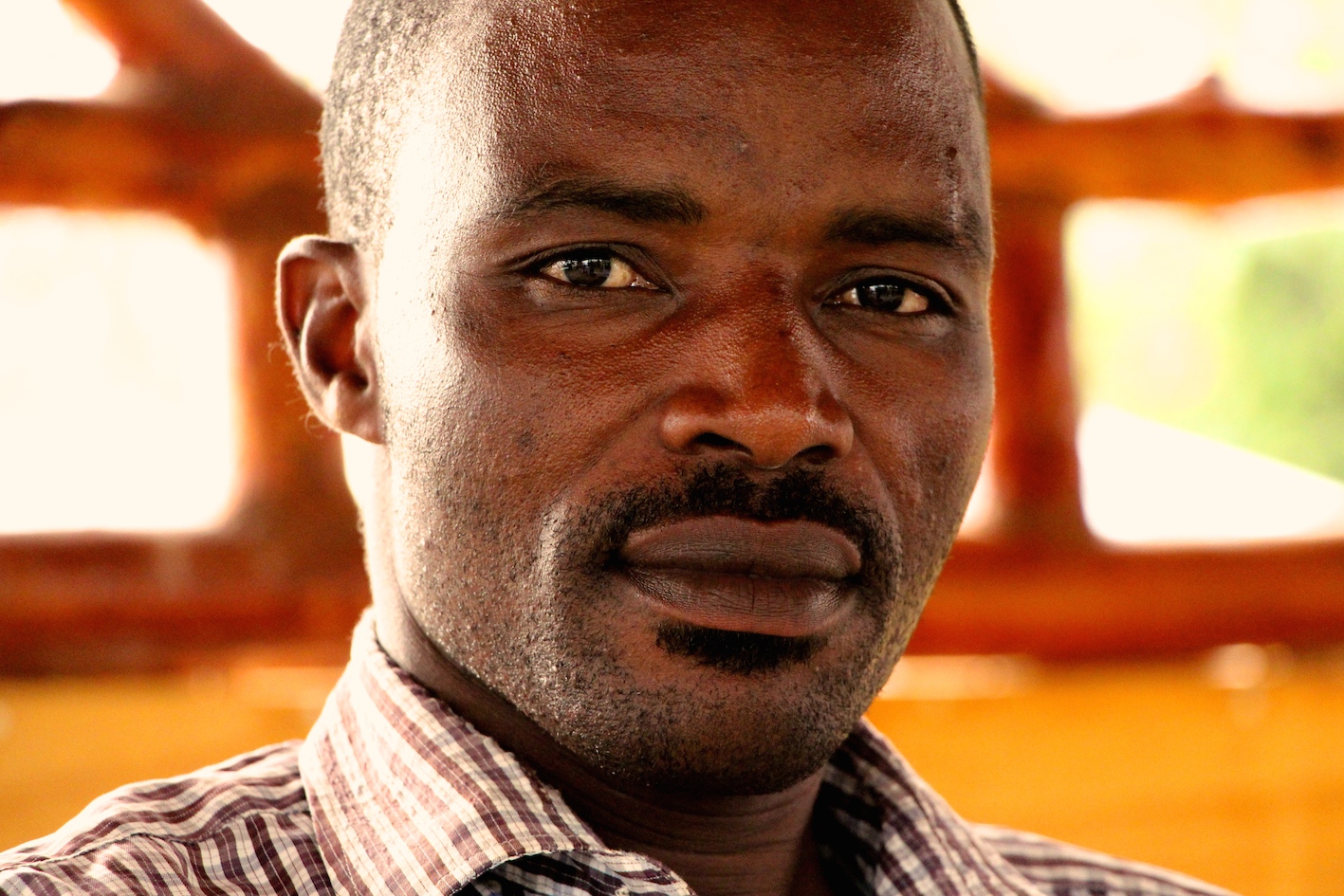 Samuel Mukami Mwita sier han vet om så mange som 70 personer som har blitt drept utenfor gullgruven de siste to årene. Foto: Kenneth Lia Solberg