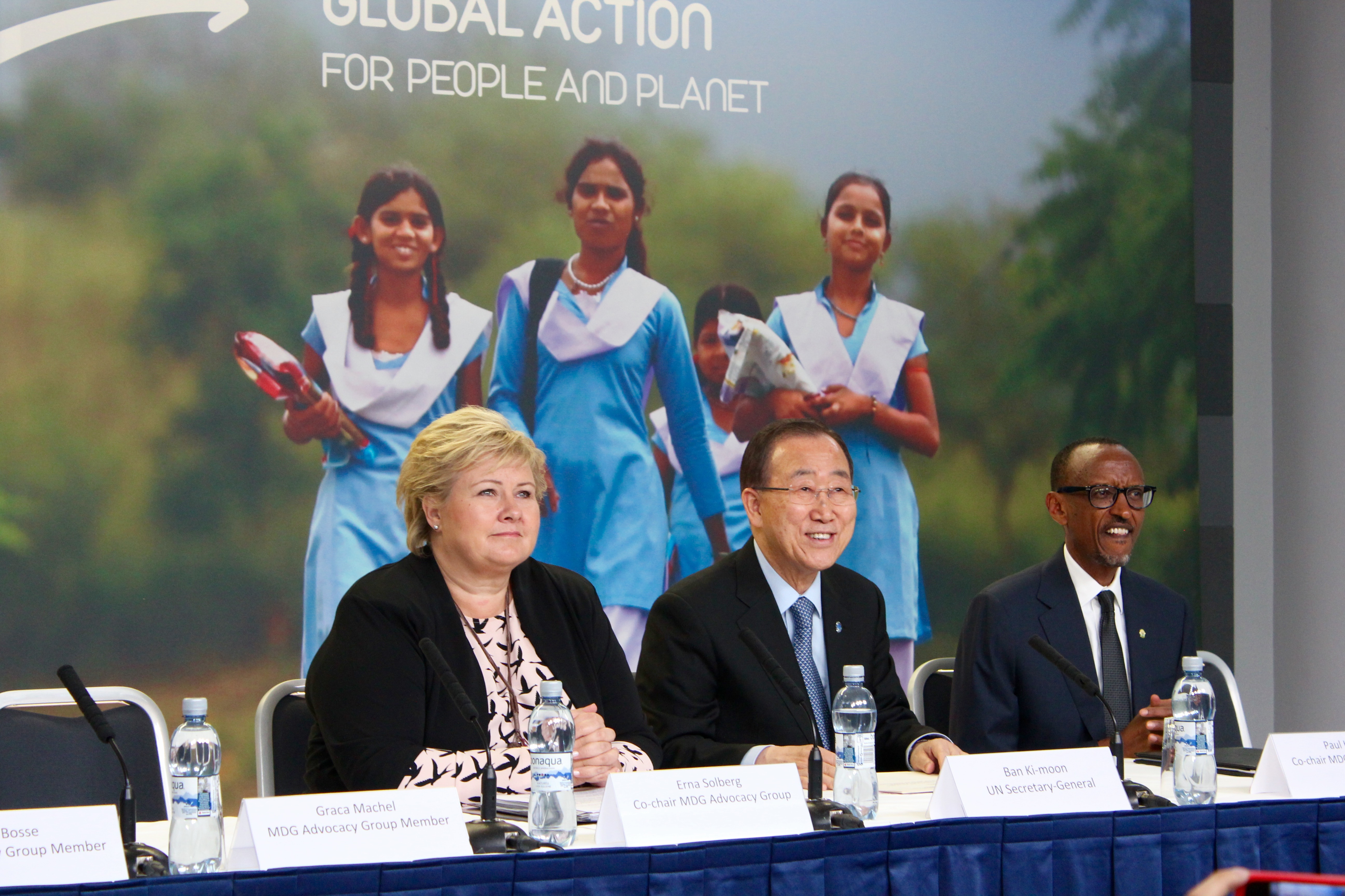 Statsminister Erna Solberg, FNs generalsekretær Ban Ki-moon og Rwandas president Paul Kagame under mandagens konferanse om siste status for FNs tusenårsmål. Foto: Christine Amdam